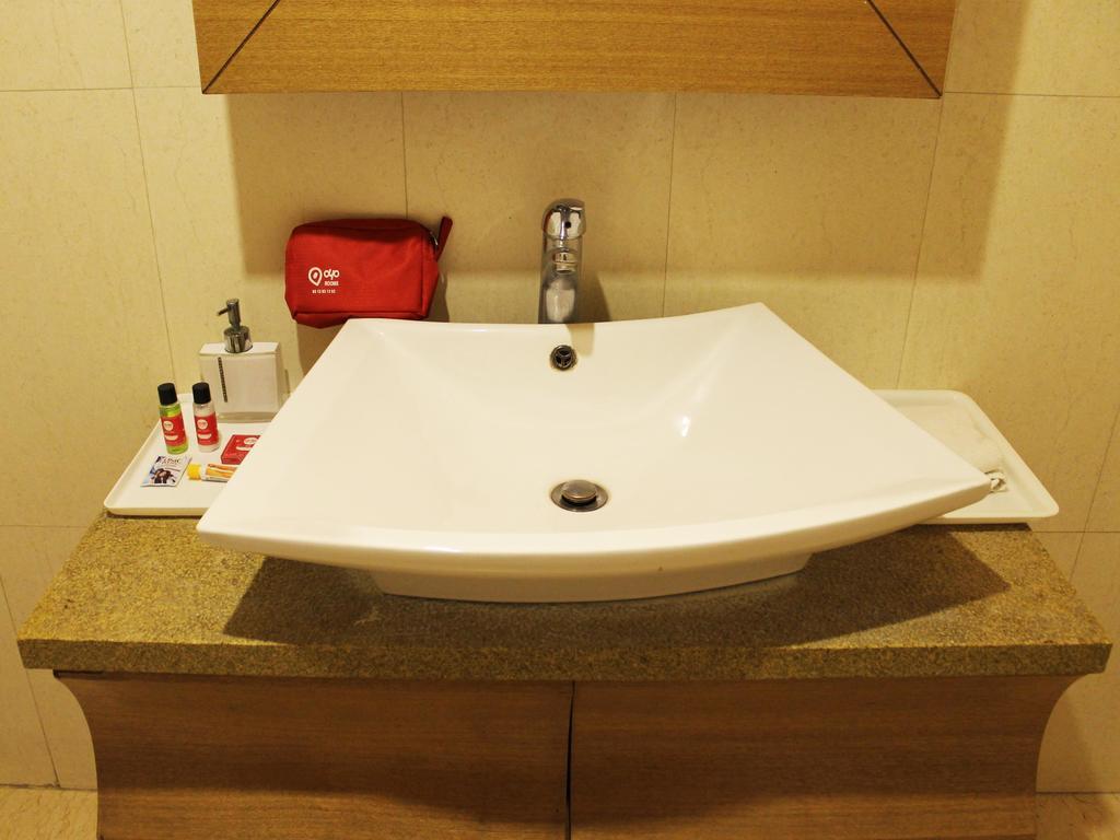 Oyo Premium Kaushambi Hotel Indirapuram Екстериор снимка